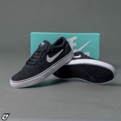 NK SB Chron 2 Negro Blanco DM3493 001