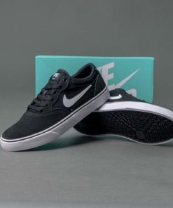 NK SB Chron 2 Negro Blanco DM3493 001